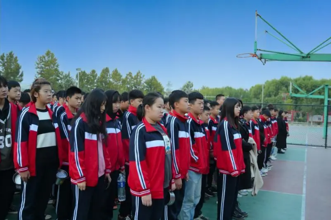 国旗飘扬我们都是追梦人